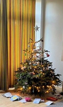 Weihnachtsbaum in unseren Elternintegrativen Angeboten in Porz